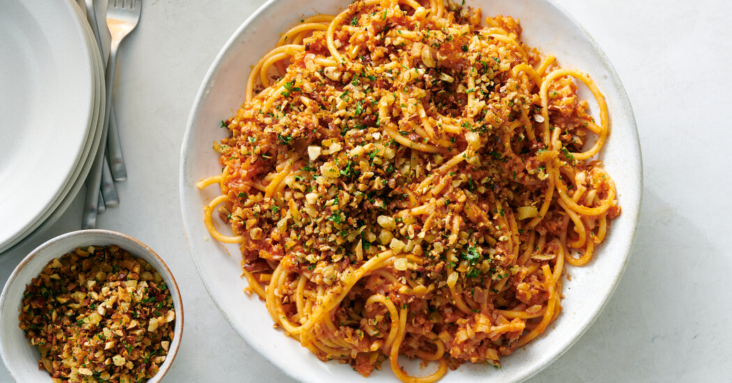 Una pasta siciliana súper rápida con anchoas y coliflor