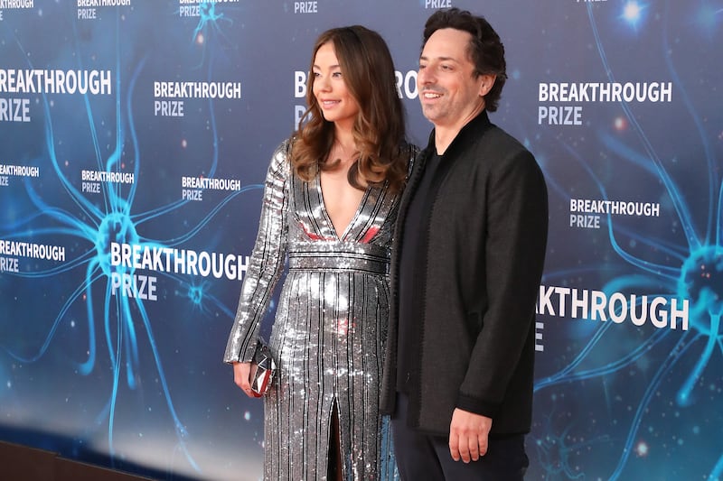 Sergey Brin con ex esposa Nicole Shanahan antes de que la pareja se divorciara en 2021 y el presidente de Shanahan Robert Jr. antes de la gran cantidad de fondos para promover al presidente.