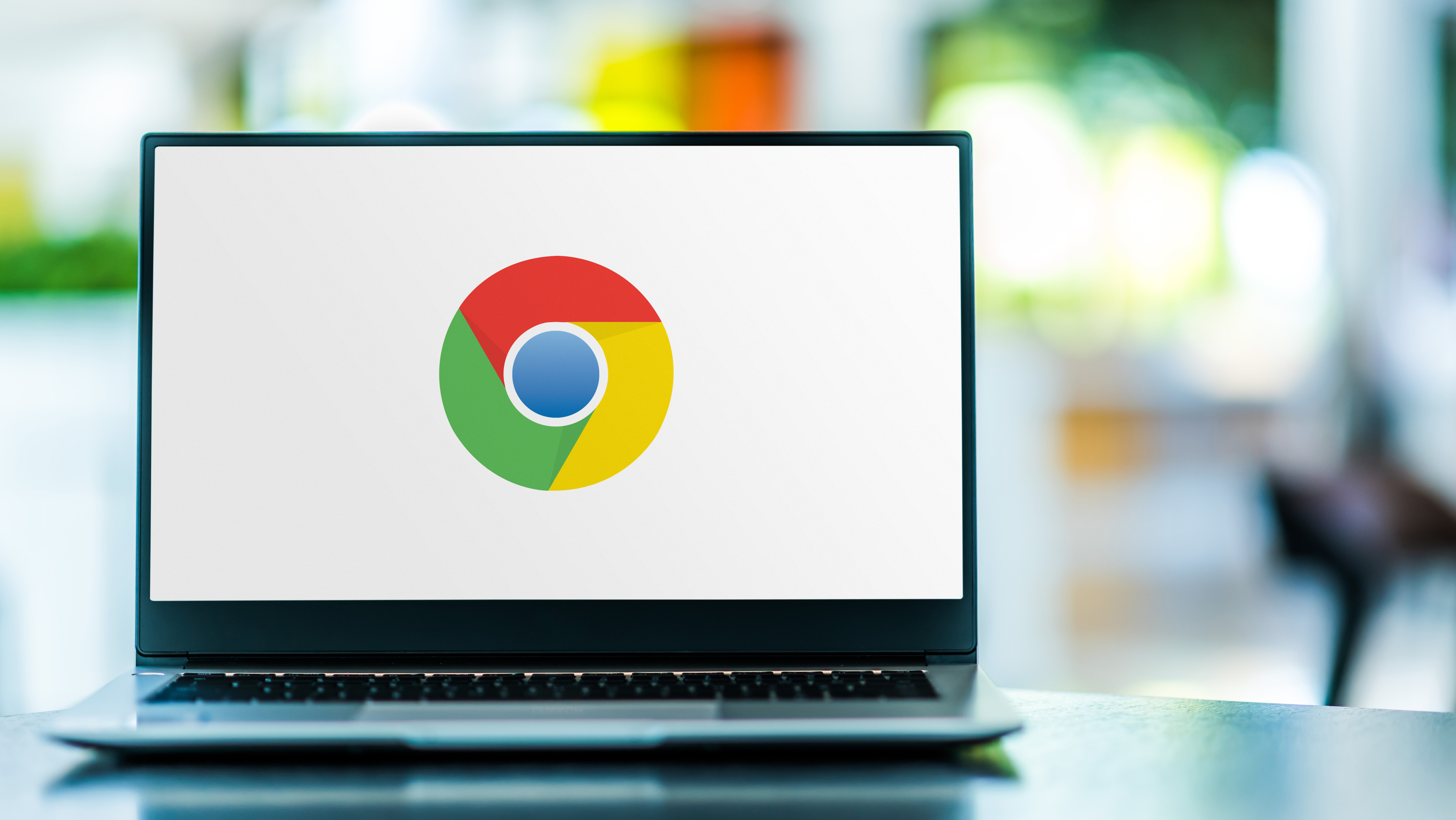 Y figura en el logotipo de Google Chrome en una computadora portátil