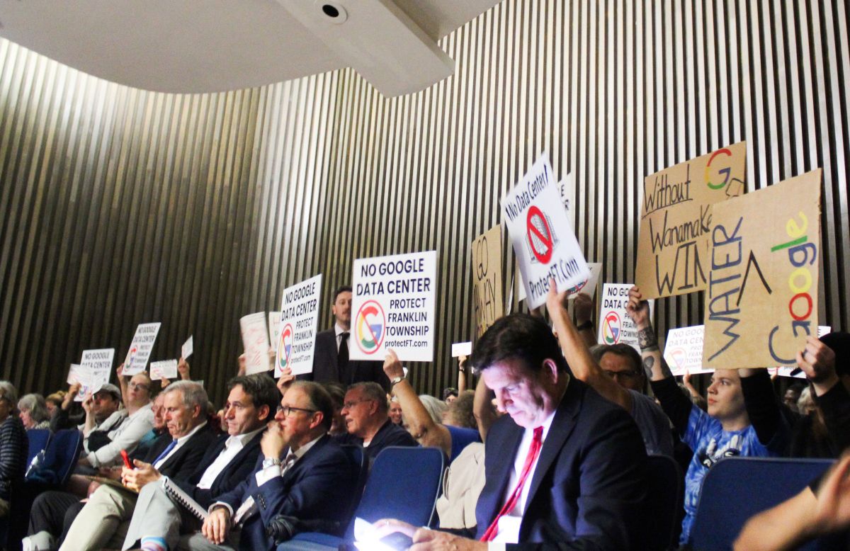 El lunes 22 de septiembre de 2025, varios cientos de personas han empacado las cámaras del Consejo de Ciudad del Ciudad del Ciudad el lunes 2025 el lunes de septiembre de 2025 para un centro de datos en el municipio de Franklin.