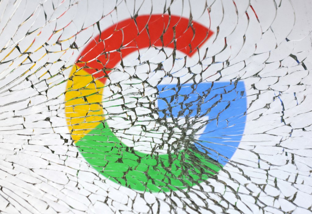 Ilustra un logotipo de Google agrietado.