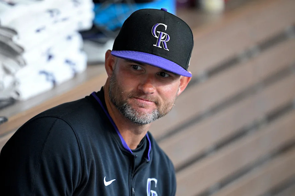 SAN DIEGO, California - 3 de septiembre: Warren Shafar, gerente interino de Rockies de Colorado, está viendo San Diego Padres contra los Padres de San Diego el 7 de septiembre de 2012 en San Diego, California. (Foto Orlando Ramirez/Imagen Getty)