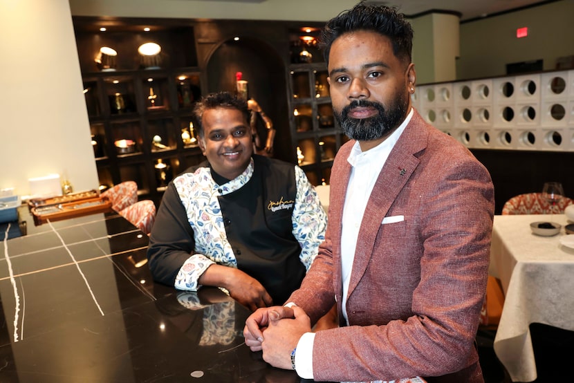 El chef ejecutivo Ramesh Thangaraj (izquierda) y la propietaria Prasanna Singaraju están detrás del josh y...
