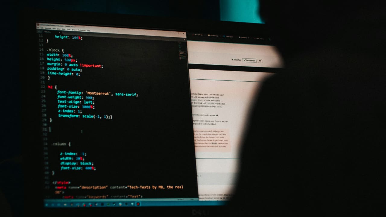 Se ve una pantalla de computadora con la línea de comando.