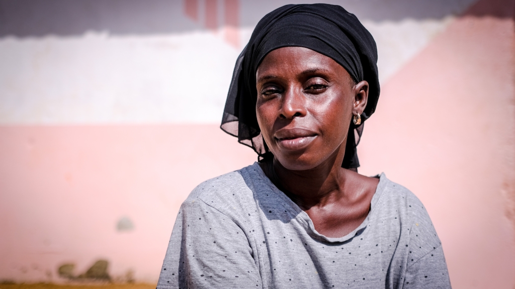 Djenebu, sobreviviente de violencia doméstica, ahora está comprometida a empoderar a las mujeres y niñas de su comunidad.