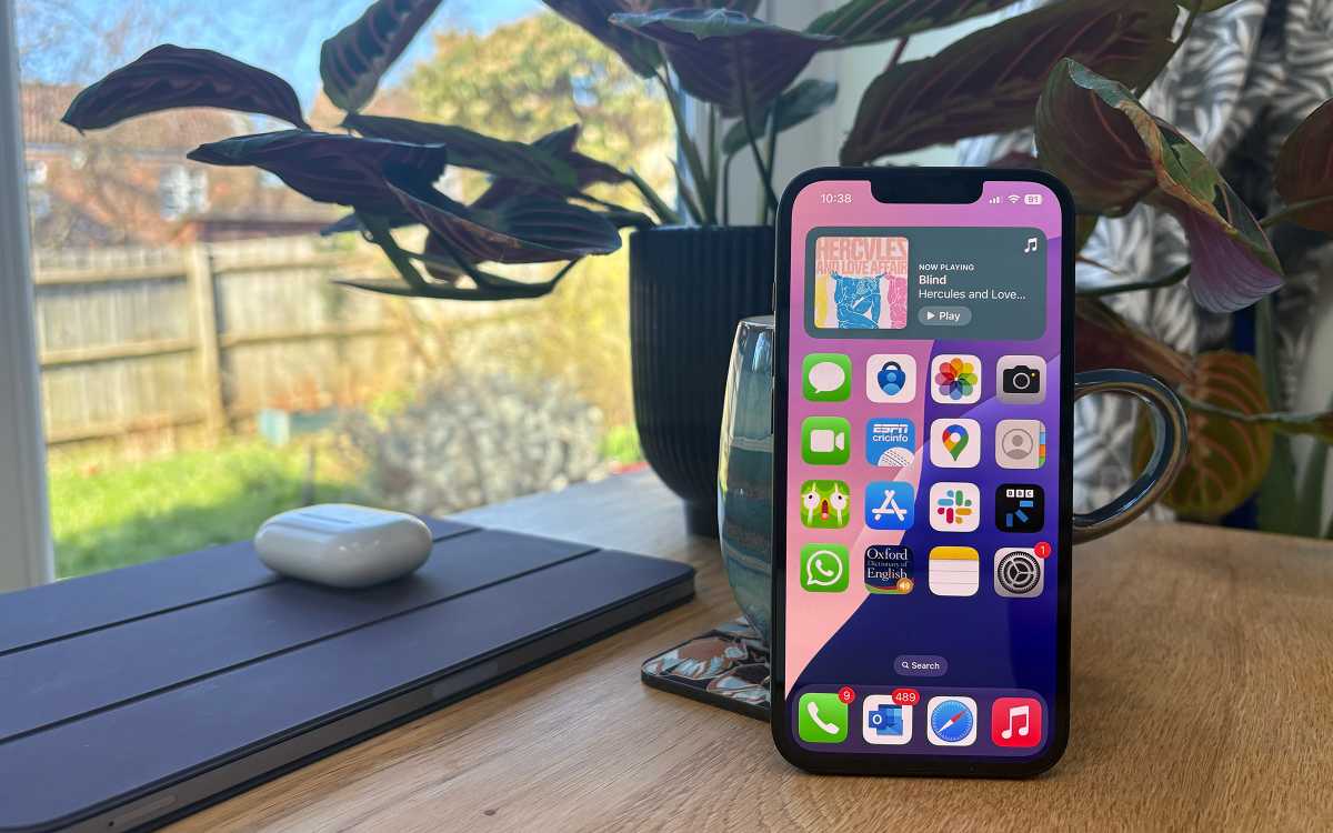 Héroe de la revisión del iPhone 16e