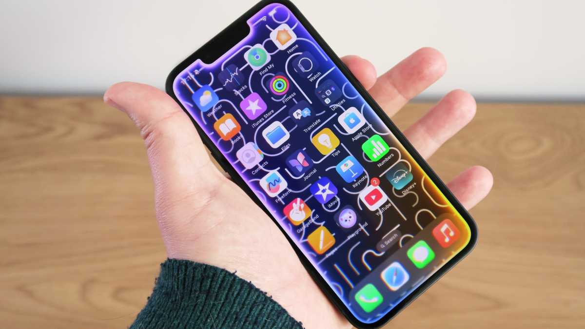 Revisión del Apple iPhone 16e iOS 18 Siri