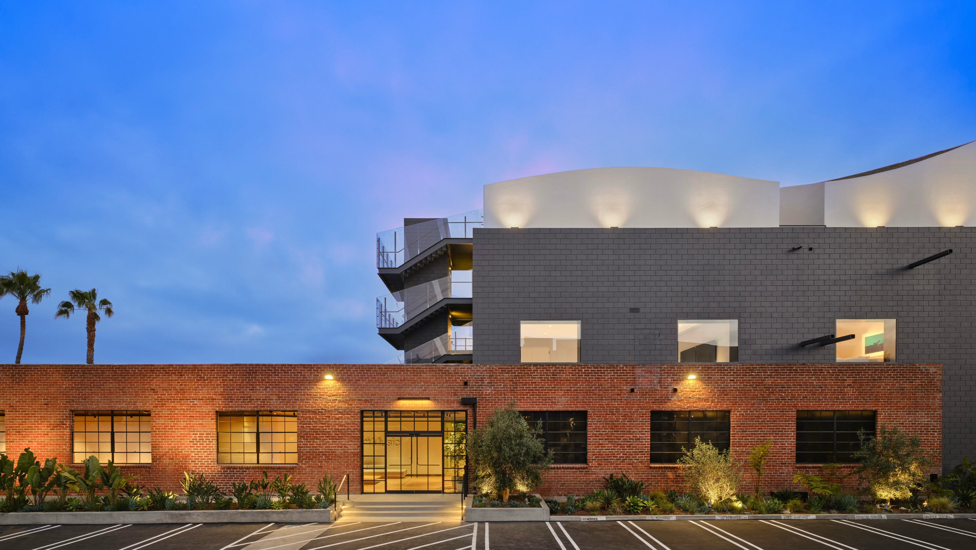 El exterior de los LA Music Studios de Apple en Culver City