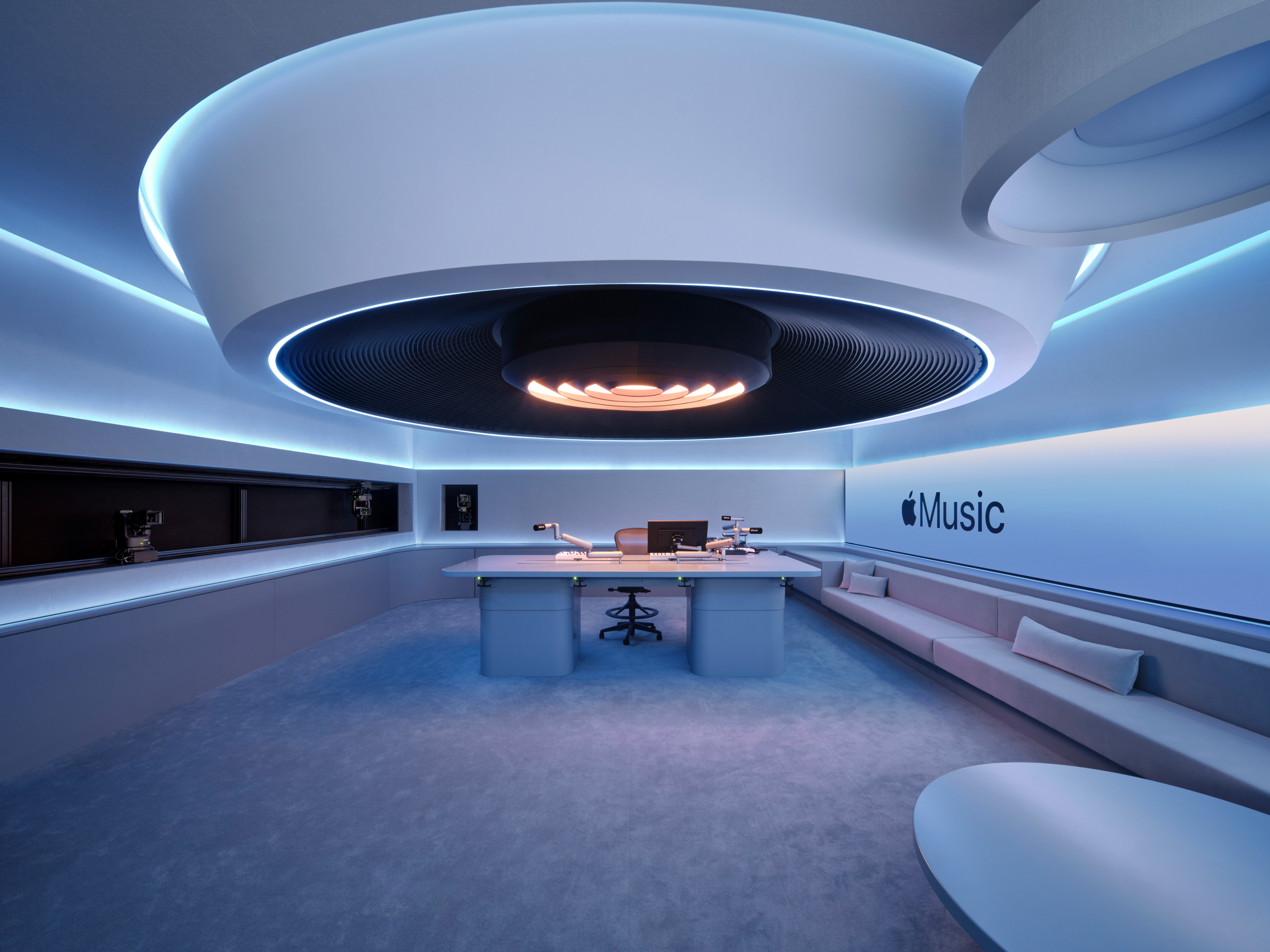 Estudio de radio, Apple Music LA