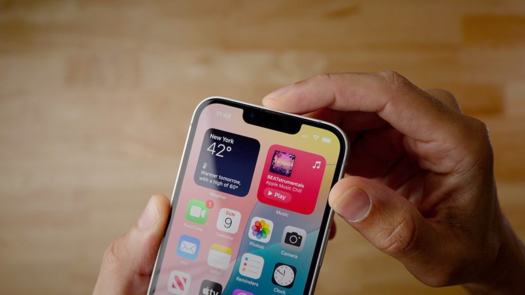 iPhone 16e