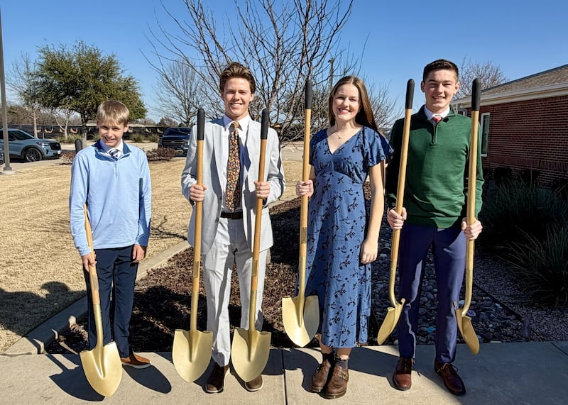 Jóvenes de la Estaca Allen Texas de la Iglesia de Jesucristo de los Santos de los Últimos Días asisten a una ceremonia de inauguración del Templo de Fairview Texas, el sábado 21 de febrero de 2026, en Fairview, Texas.