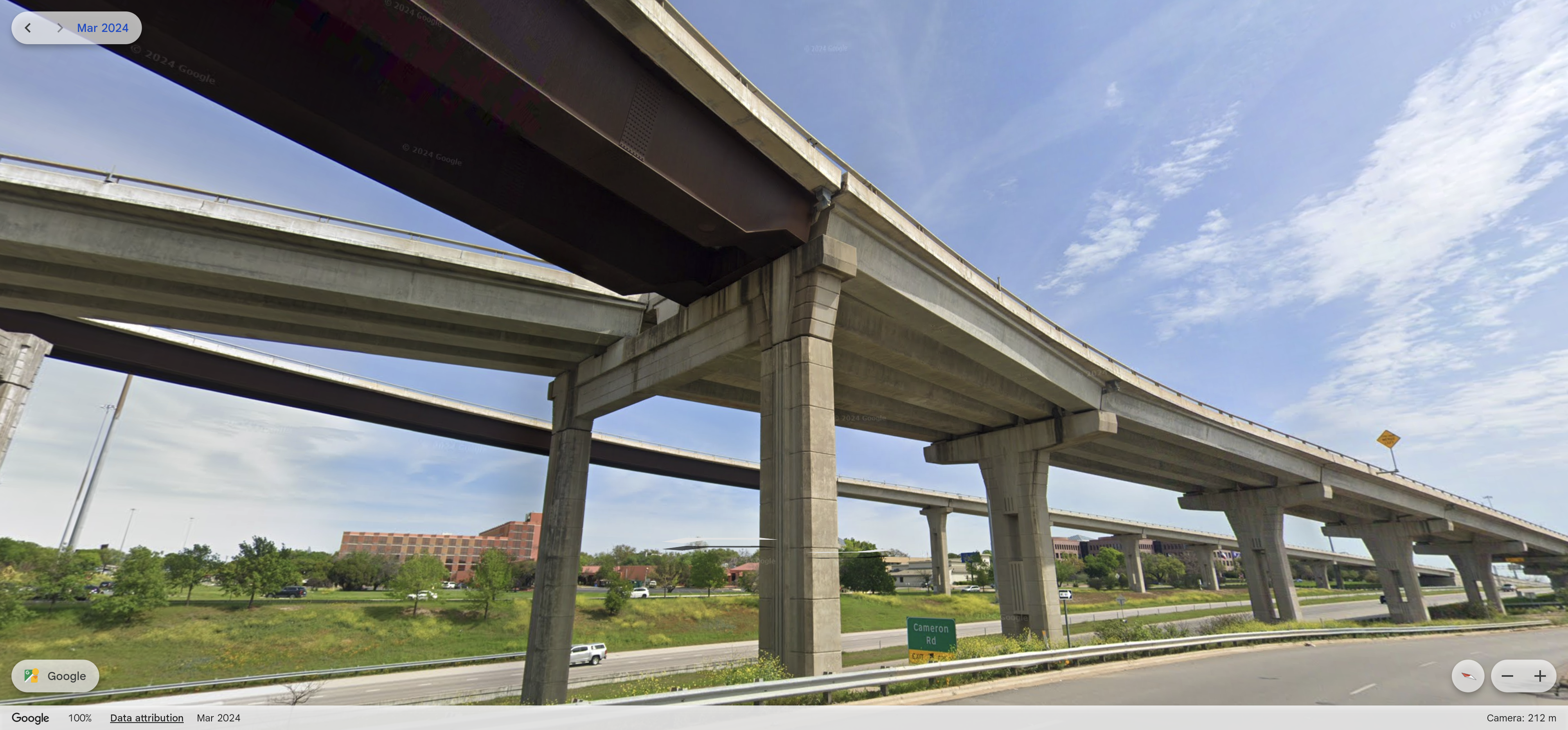 Paso elevado de la I-35 de Austin cerca de la autopista 290 este con grietas masivas